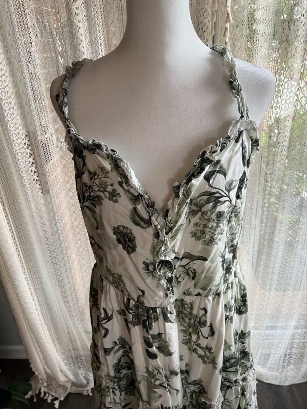 Anthropologie sweetheart neck green and cream floral ruffled midi dress - Picture 7 of 15